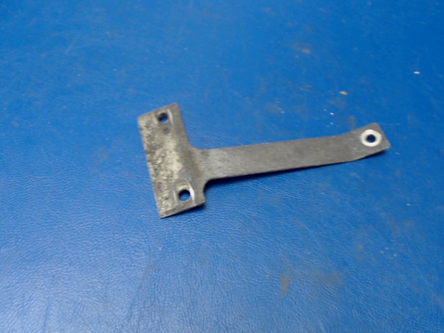 0500315-1 Cessna - BRACKET - STRAINER DRAIN CONTROL